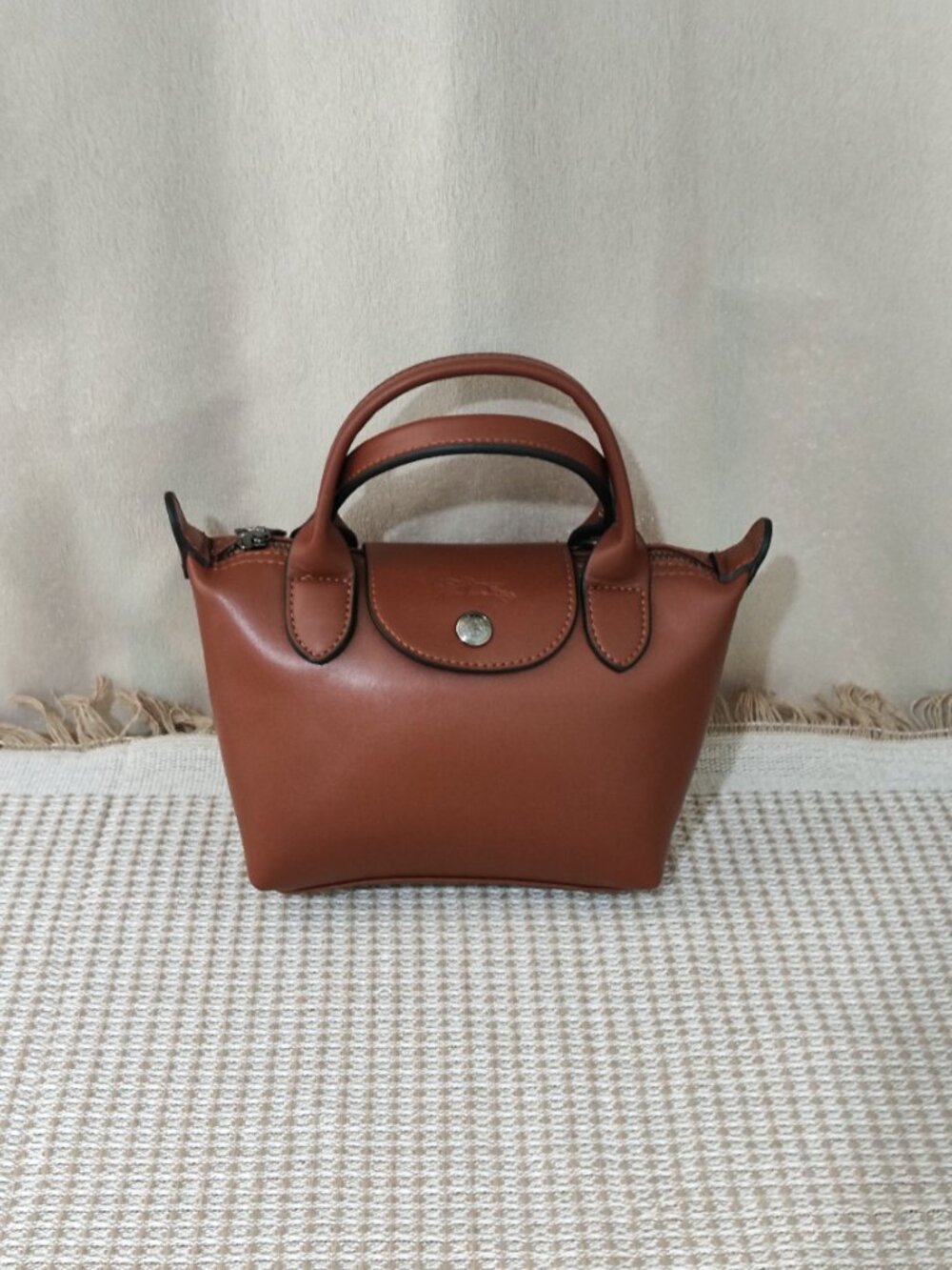 Longchamp cognac-colored handbag with shoulder strap - Picture 5 of 15